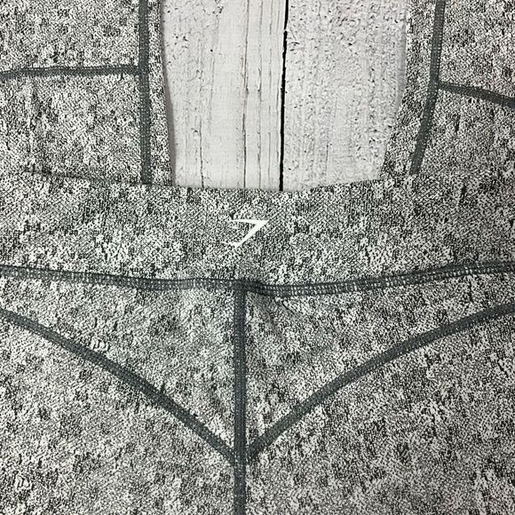 GYMSHARK Dry Moisture Management Fleur Leggings - Picture 3 of 5